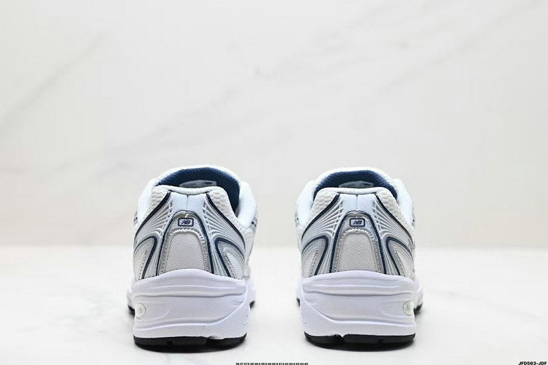 New Balance 740